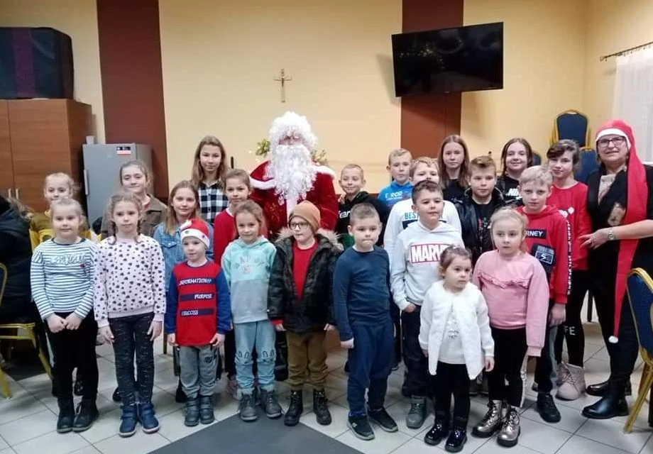 Dzieci z Trzebowej odwiedziło dwóch Mikołajów - Zdjęcie główne