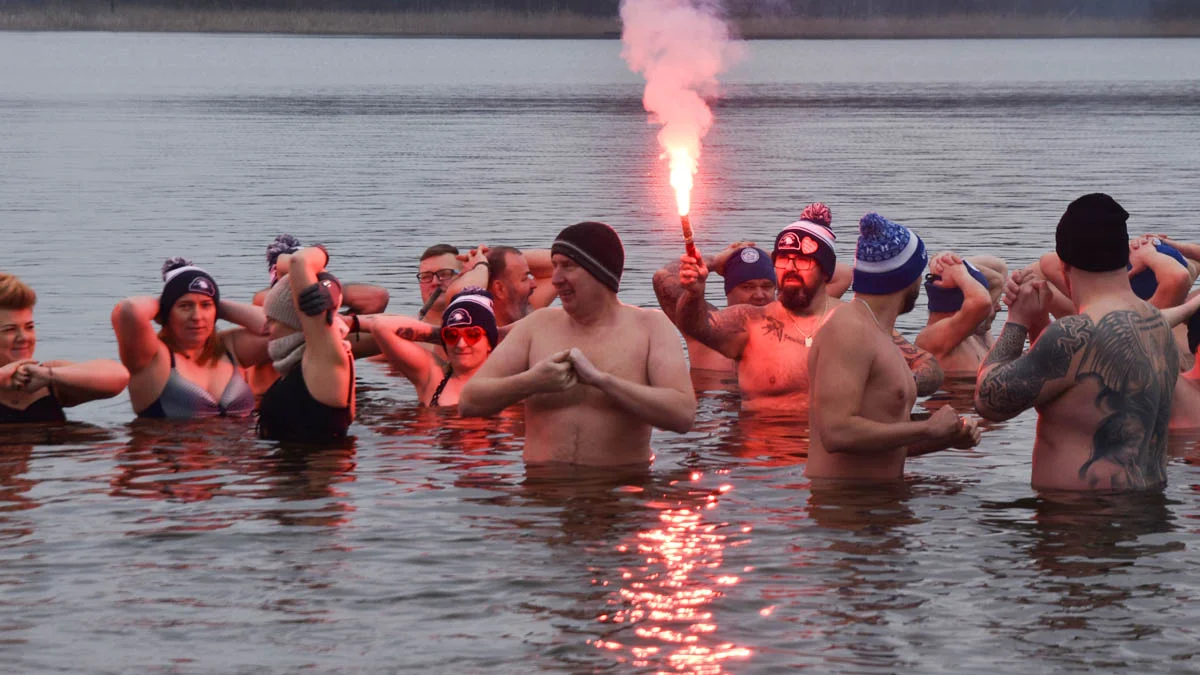 Klub Morsów "Niedźwiedź" Gostyń zorganizował dla WOŚP piknik na plaży jeziora cichowskiego