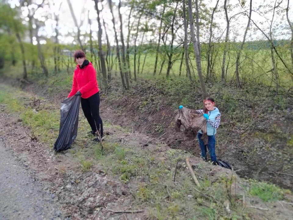 Sprzątanie trasy Zawidowice-Rokutów