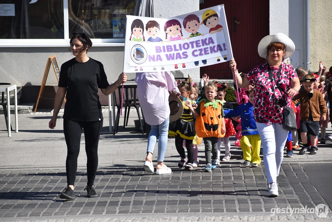 Parada Żywych Książek - Tydzień Bibliotek w gminie Krobia -