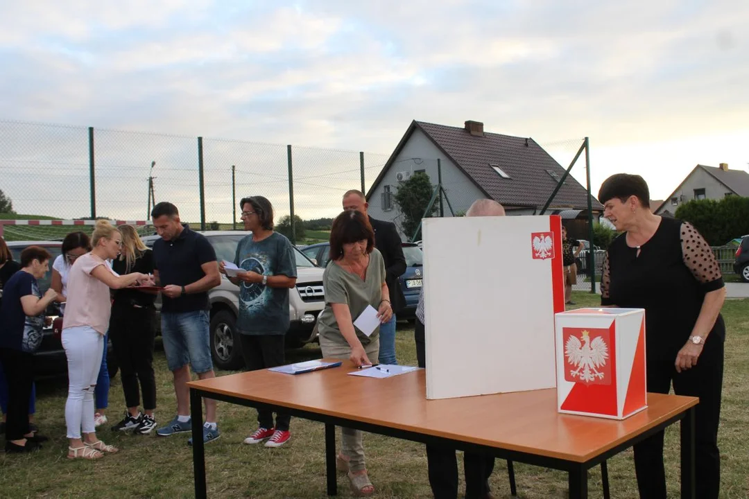 Po trzech tygodniach chciano odwołać sołtyskę Brzóstkowa. Zaskakujący wynik zebrania wiejskiego