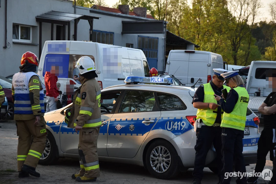 W Śmiłowie (gm. Poniec) nastolatek uderzył w słup osobówką