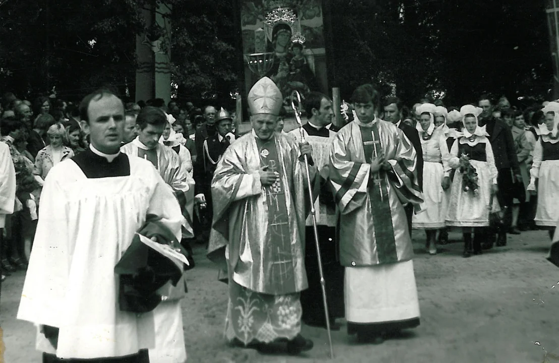 Wizyta  arcybiskupa krakowskiego, kardynała Karola Wojtyły w Gostyniu. 50-lecie koronacji Obrazu Matki Bożej Świętogórskiej - 1978 r.