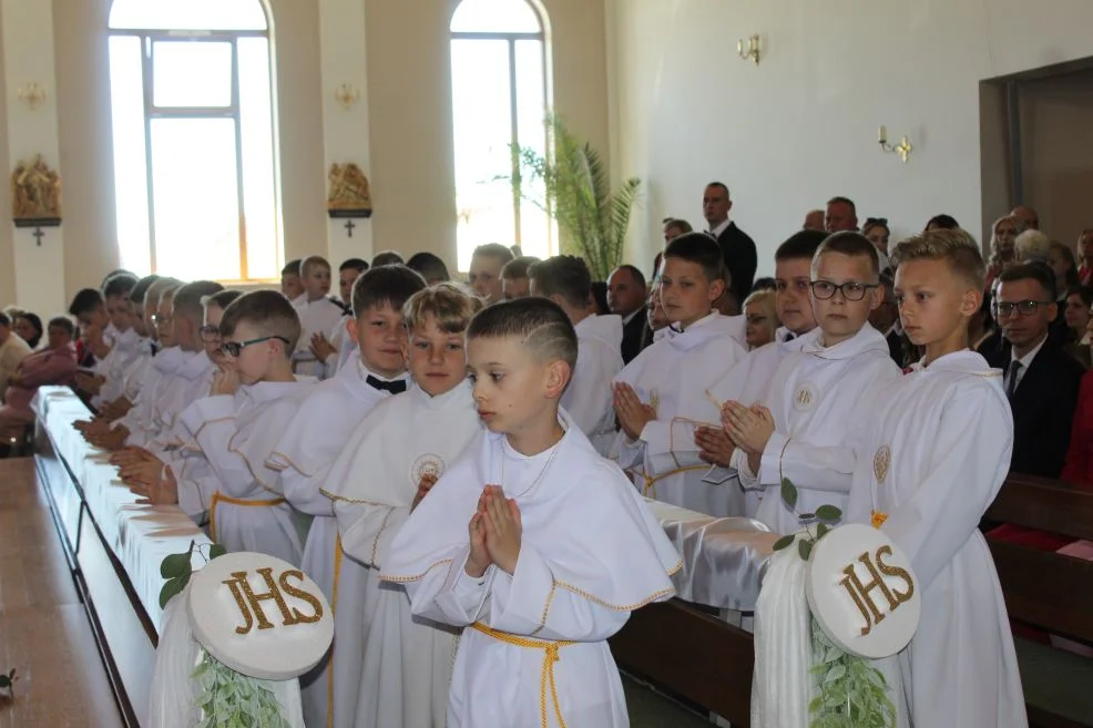 Pierwsza Komunia Święta w parafii Matki Bożej Fatimskiej w Jarocinie