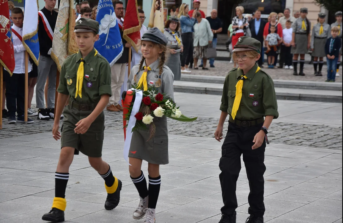 Burmistrz: „poczuliśmy jak kruchy, ale też jak ogromnie cenny jest pokój”. Obchody rocznicy wybuchu II wojny światowej w Gostyniu - Zdjęcie główne