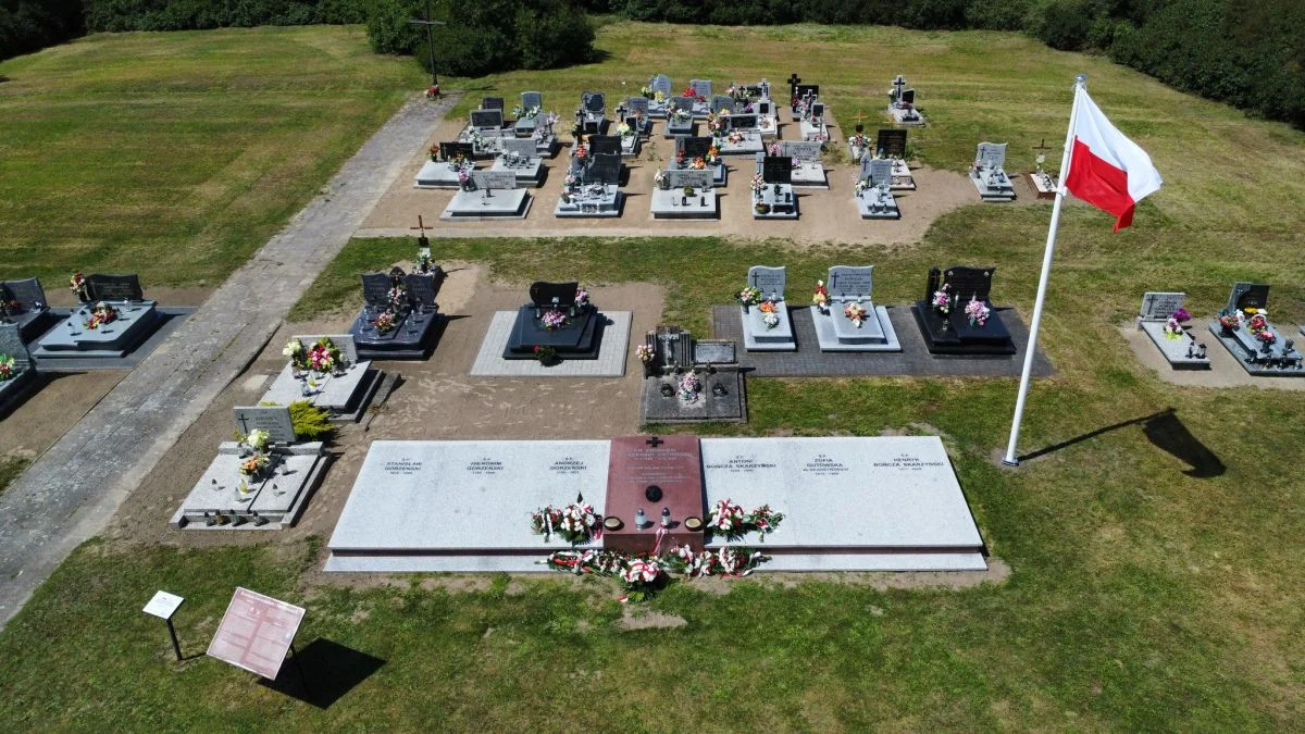 W Lgowie modlili się przy odnowionej kwaterze grobowej rodziny Gorzeńskich i Skarżyńskich