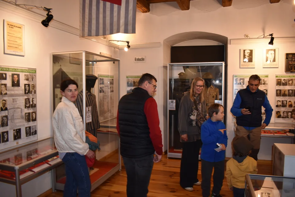 Krotoszyn nocą przyciągnął tłumy. Mieszkańcy odkrywali podziemia muzeum i szukali ukrytych kart