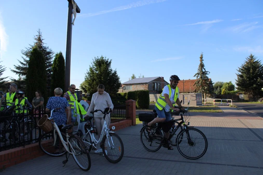 Rowerzyści z Jarocina wyruszyli w drogę na Jasną Górę