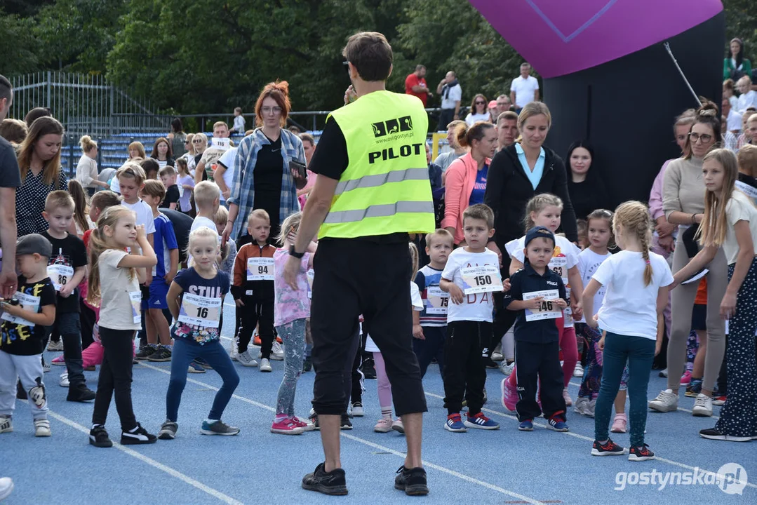 II Rodzinny Festiwal Biegowy w Gostyniu. Bieżnię opanowały dzieci