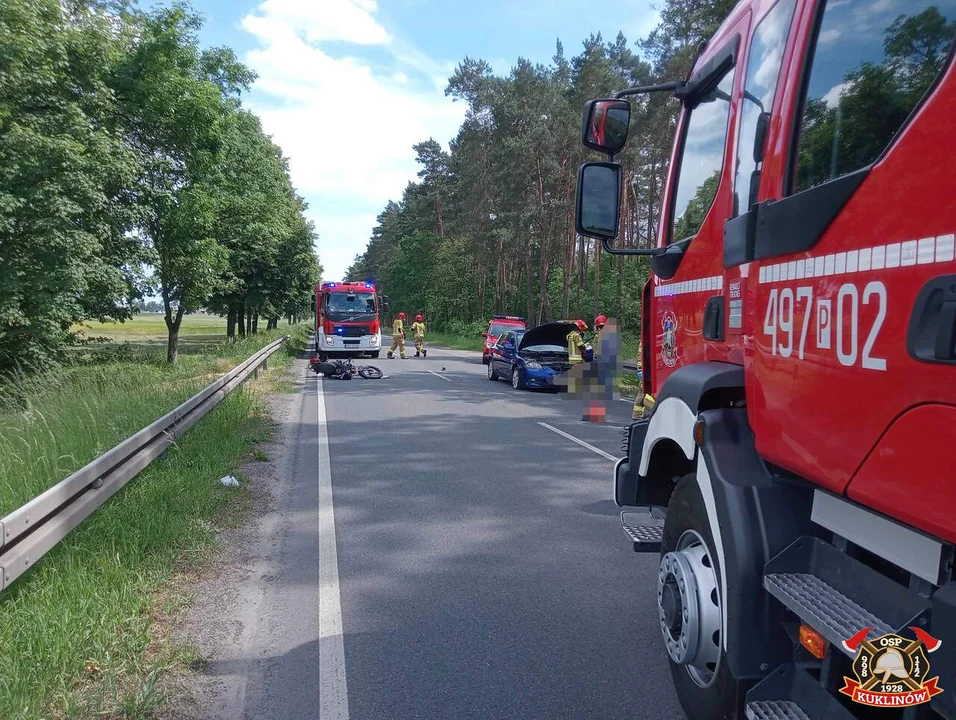 Kuklinów. Samochód osobowy wjechał w nastoletniego motorowerzystę