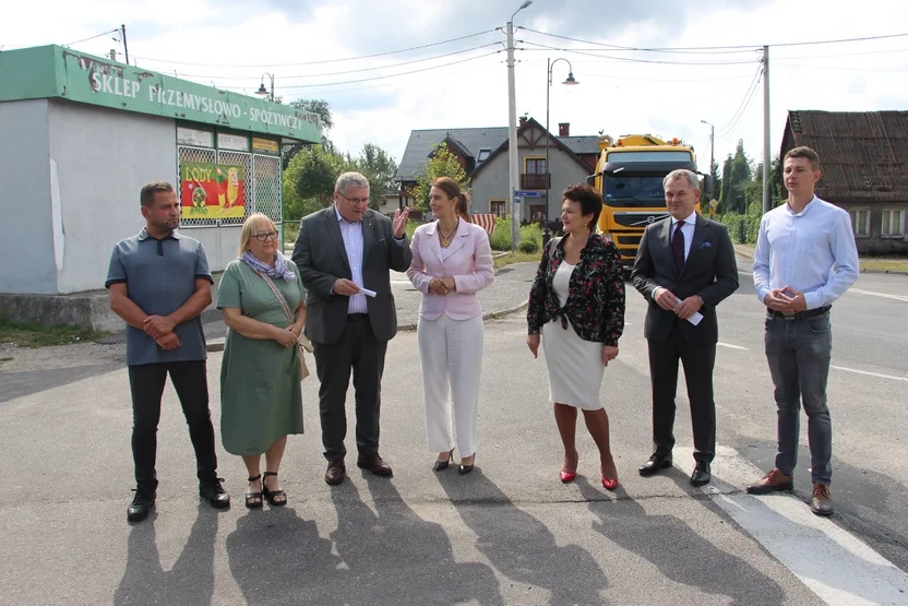 Przebudowa drogi wojewódzkiej nr 442 w gminie Chocz rozpocznie się w przyszłym roku. „To będzie historyczna inwestycja” [ZDJĘCIA] - Zdjęcie główne