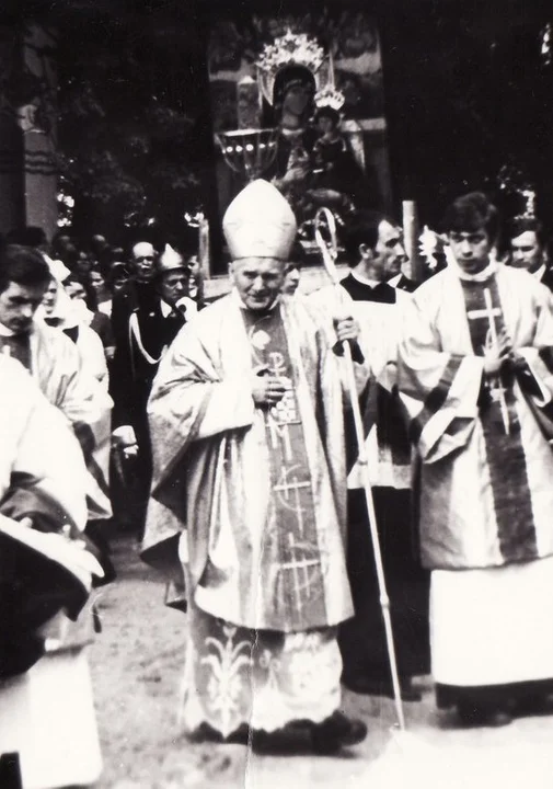 Wizyta  arcybiskupa krakowskiego, kardynała Karola Wojtyły w Gostyniu. 50-lecie koronacji Obrazu Matki Bożej Świętogórskiej - 1978 r.