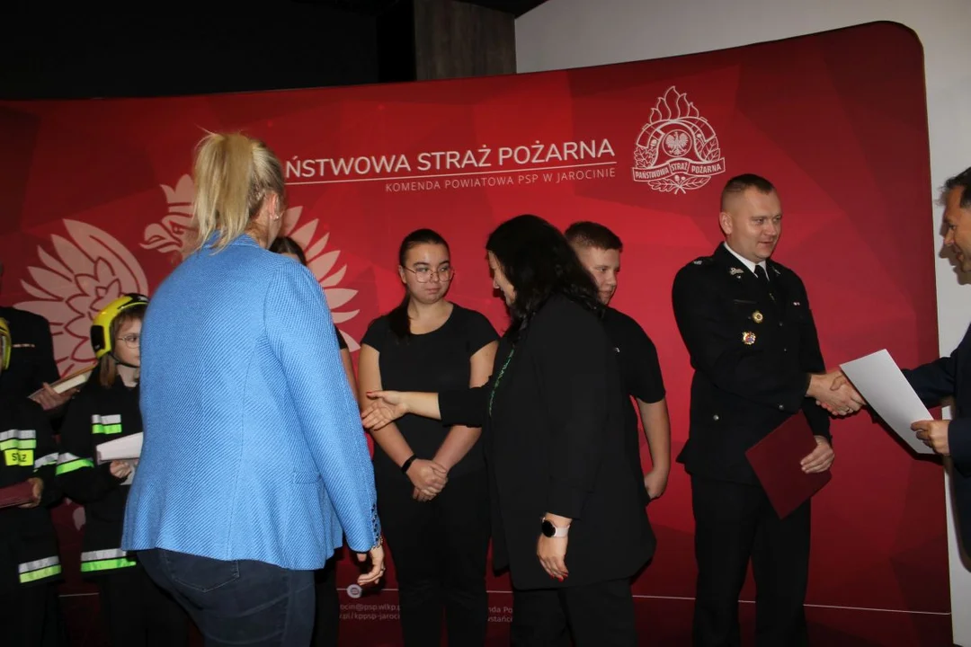 Wręczenie promes 32 Młodzieżowym Drużynom Pożarniczym z powiatu jarocińskiego