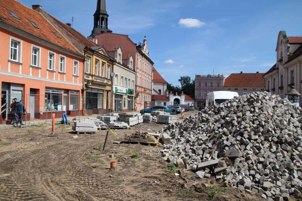 Rewitalizacja centrum Jarocina. Co się stało z kostką z rynku?