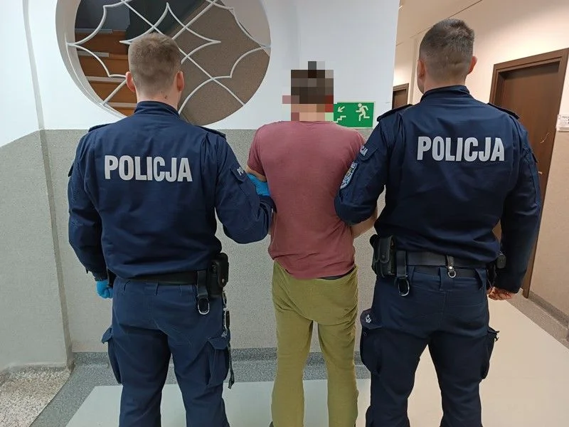 Napadł na stację benzynową. Z nożem rzucił się na policjanta