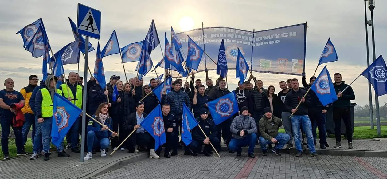 Jarocińscy policjanci jadą na protest do Warszawy [ZDJĘCIA] - Zdjęcie główne