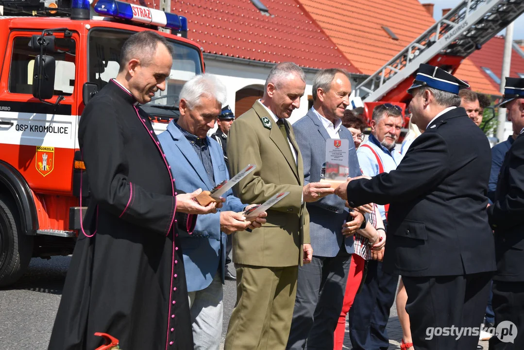 Przekazanie wozu strażackiego dla jednostki OSP w Pogorzeli