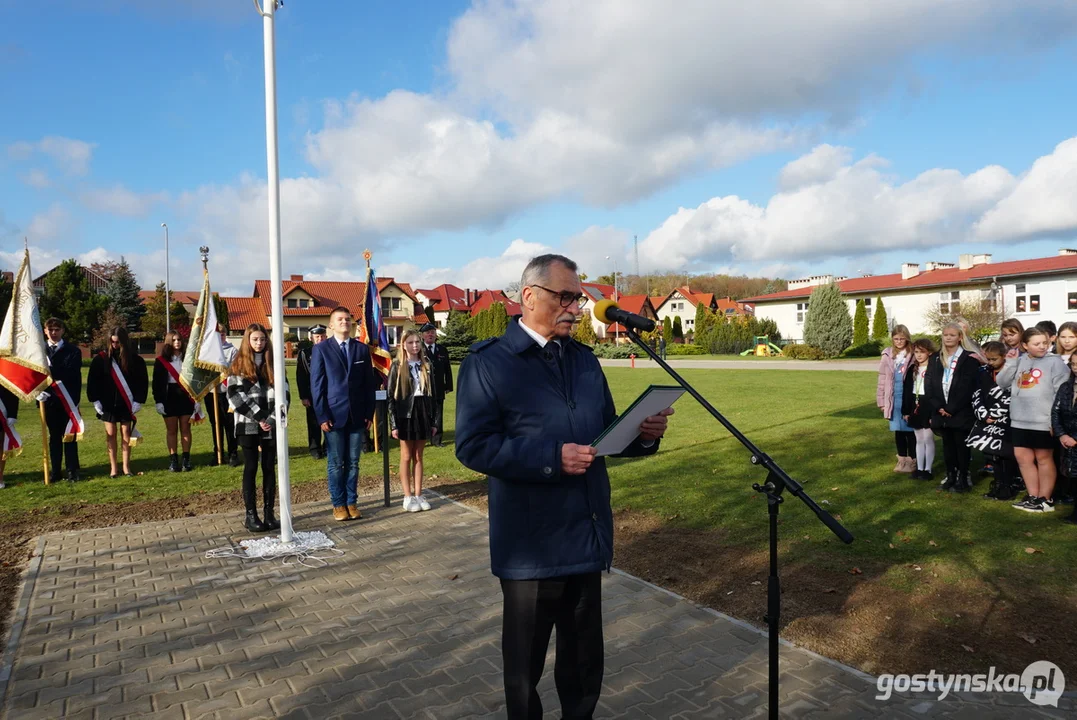 Patriotycznie w Szkole Podstawowej z Oddziałami Integracyjnymi im. M. Kopernika w Piaskach