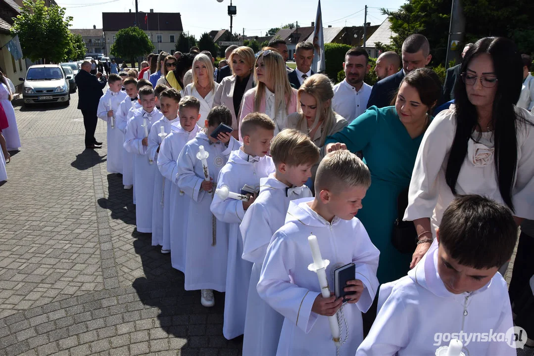 Sakrament I Komunii Świętej w parafii w Pogorzeli