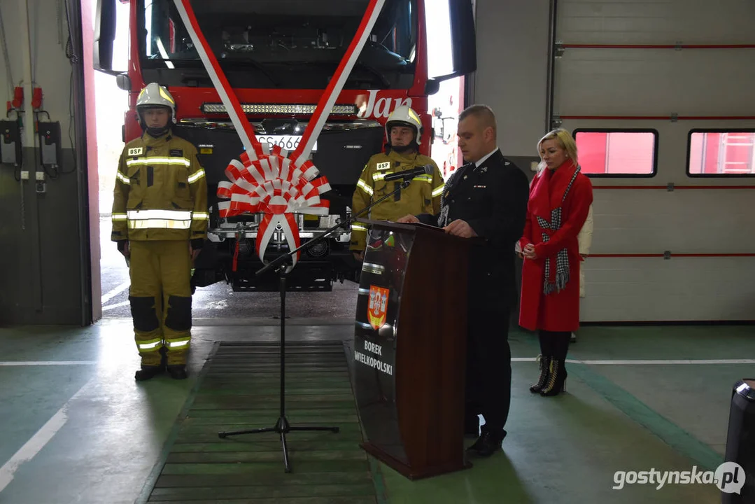 "Ochrzczono" nowy samochód strażacki dla OSP Borek Wlkp. Otrzymał imię "Jan"