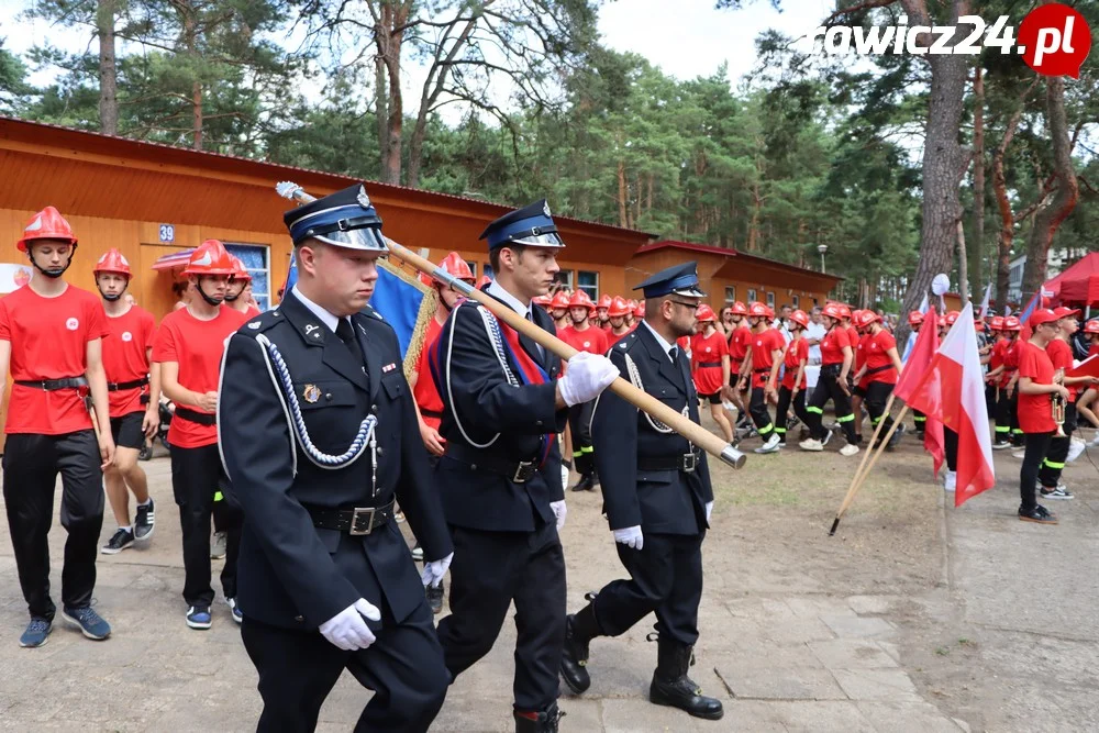 Ślubowanie i pasowanie na strażaka - członka MDP w Brennie (powiat leszczyński)