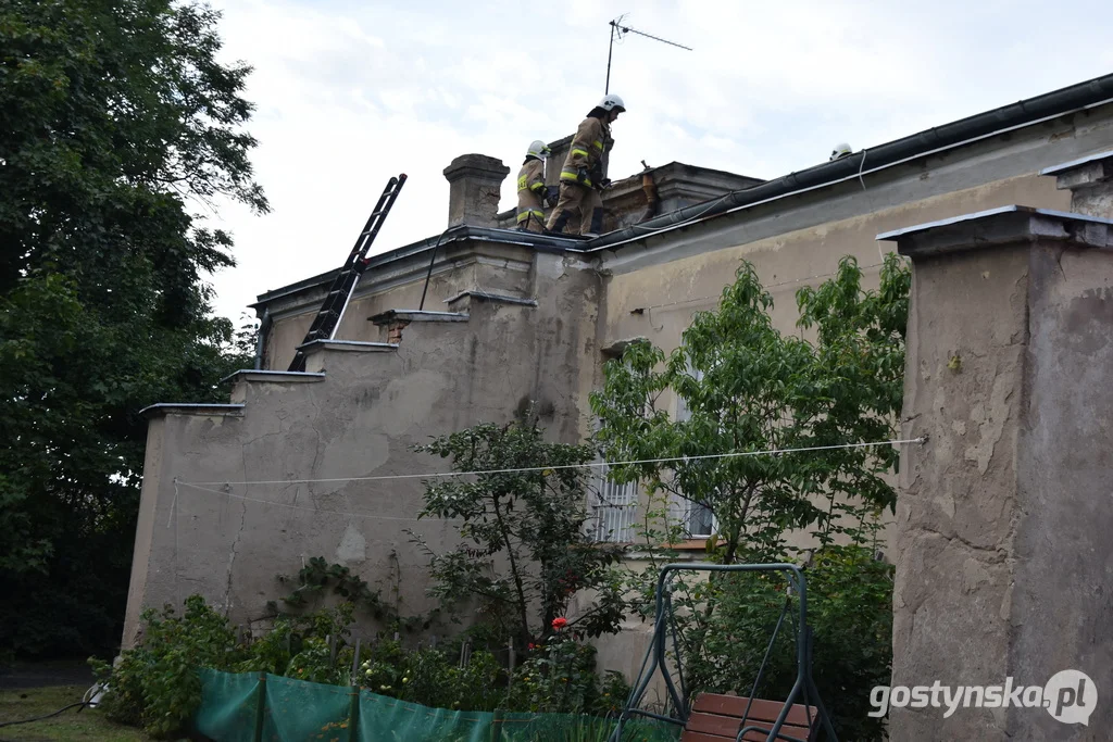 Pożar w zabytkowym pałacu w Wydawach, gm. Poniec