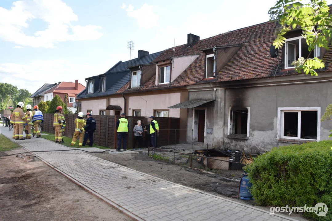 Groźny pożar w Łęce Wielkiej. Mieszkanie spłonęło doszczętnie