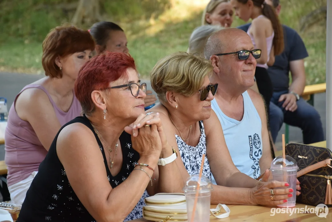 Spotkanie pod chmurka w Piaskach. Mieszkańcy zatańczyli z Biskupianami