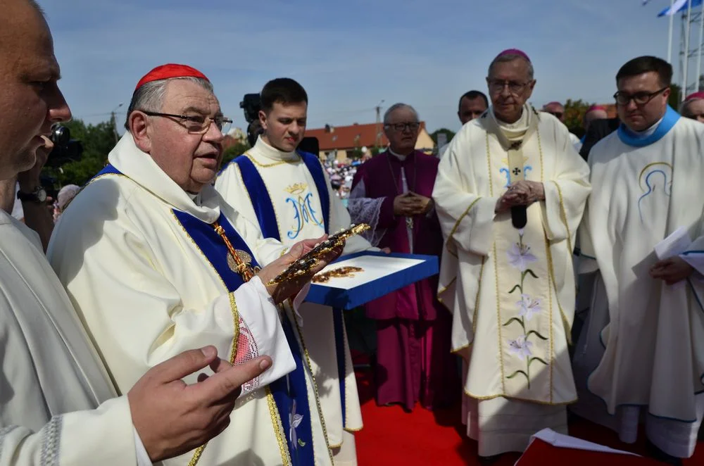 Smolice. Koronacja wizerunku Matki Bożej Uzdrowienia Chorych