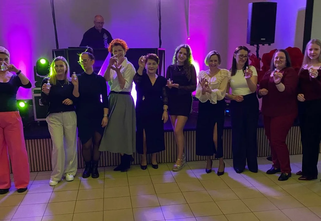 Życzenia, upominki i wspaniała zabawa. To był wyjątkowy Dzień Kobiet! [ZDJĘCIA]