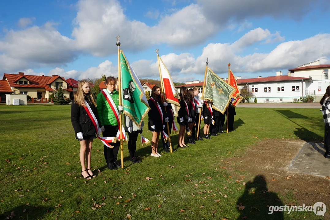 Patriotycznie w Szkole Podstawowej z Oddziałami Integracyjnymi im. M. Kopernika w Piaskach