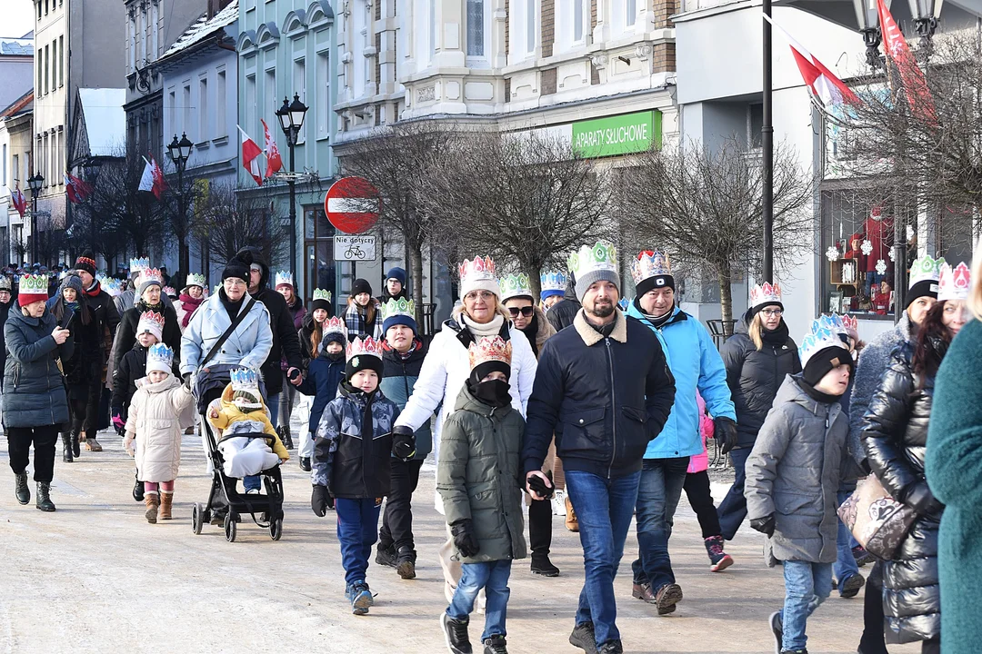 Orszak Trzech Króli przeszedł przez Krotoszyn. Tłumy mieszkańców na rynku [ZDJĘCIA] - Zdjęcie główne