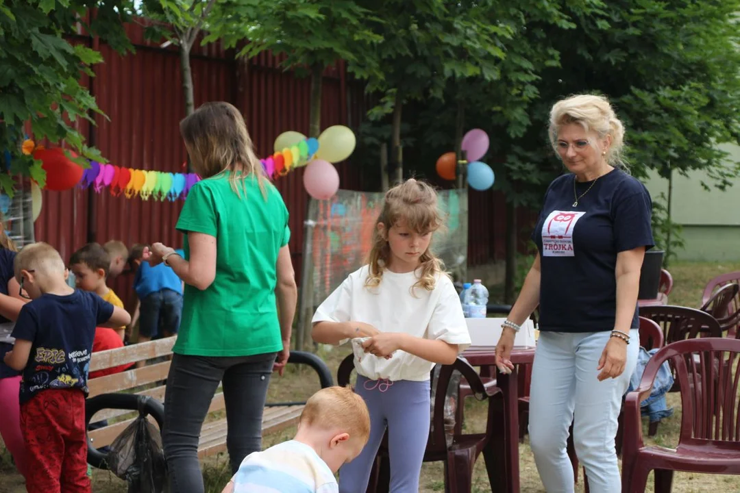 Przedszkolaki integrowały się z seniorami. Festyn na ulicy Zacisznej w Jarocinie