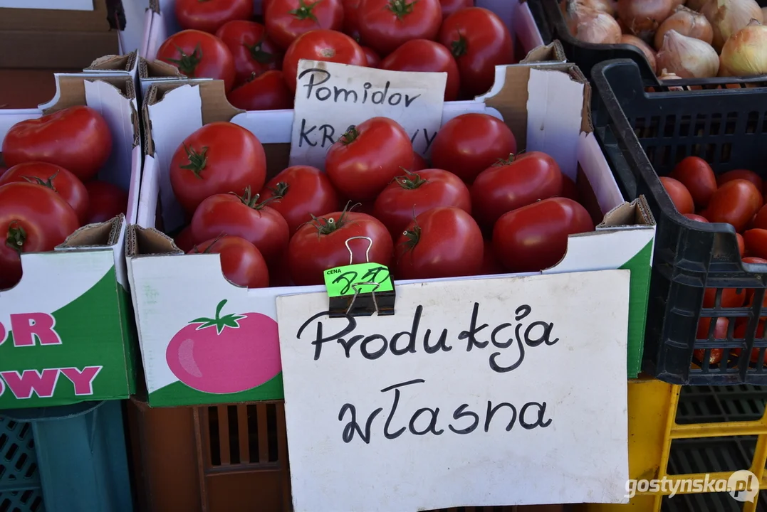 Ceny warzyw i owoców na targowisku miejskim w Gostyniu