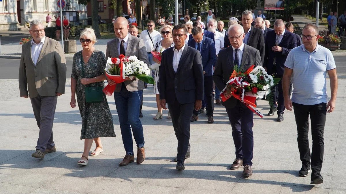 Rawicz. 80. rocznica wybuchu powstania warszawskiego. Zawyły syreny [ZDJĘCIA] - Zdjęcie główne