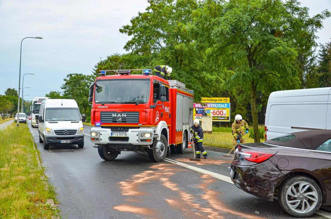 Zderzenie trzech aut ul. Powstańców Wlkp. Jarocin