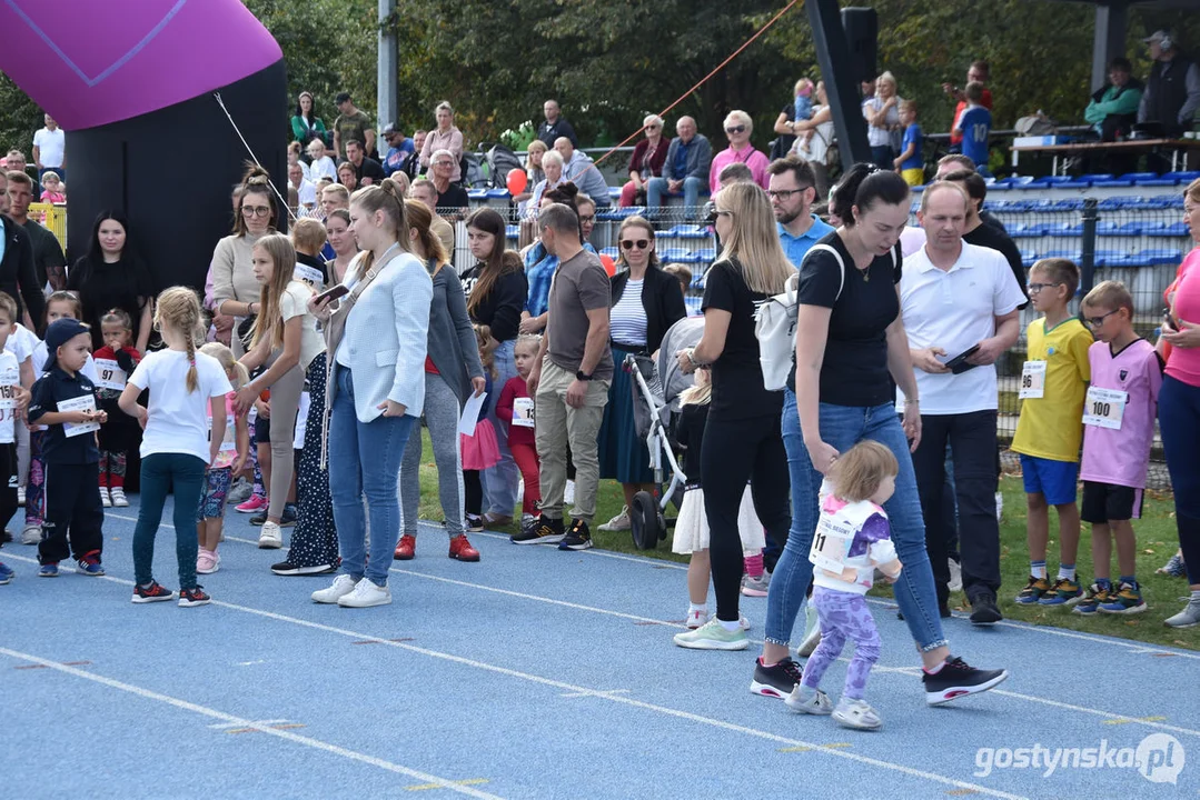 II Rodzinny Festiwal Biegowy w Gostyniu. Bieżnię opanowały dzieci