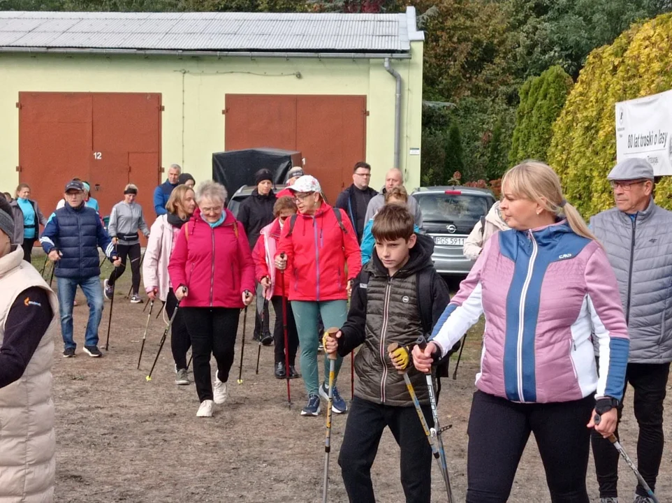 V Marsz po zdrowia z nordic walking w ramach Leśna Triada 2025 w Piaskach