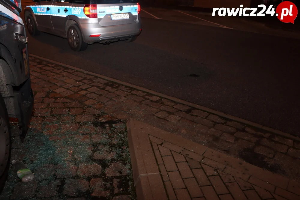 Rawicz. Policjanci uratowali uwięzionego w kabinie mężczyznę