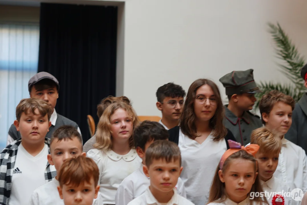 Patriotycznie w Szkole Podstawowej z Oddziałami Integracyjnymi im. M. Kopernika w Piaskach