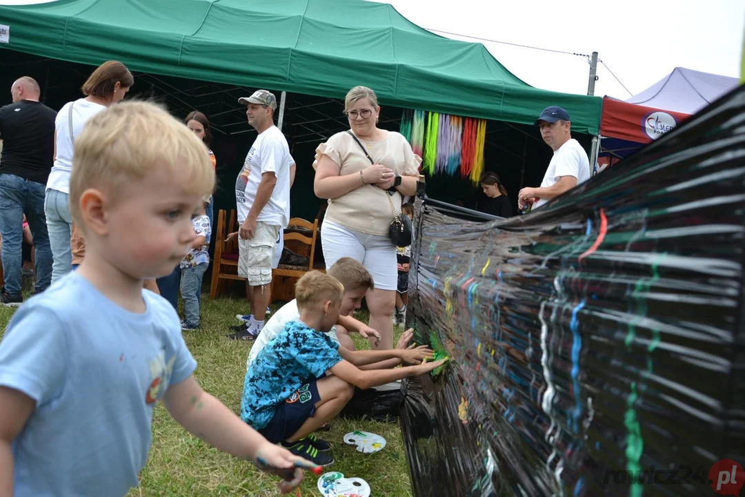 Festyn "Bezpieczne Wakacje z Mundurem" w Sobiałkowie