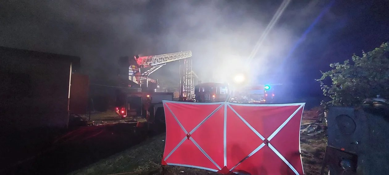 Tragiczny pożar w Koźmińcu w gminie Dobrzyca. Nie żyje jedna osoba