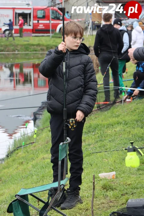 Uczniowie szkoły w Sarnowie łowili ryby