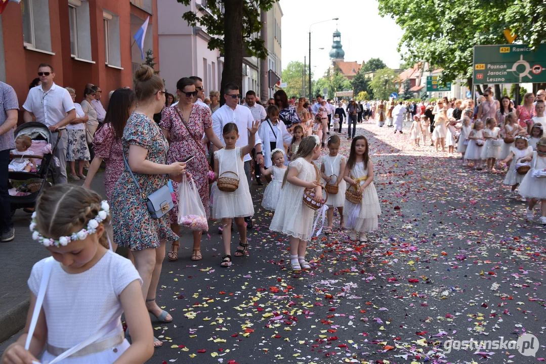 Gostyń - Boże Ciało 2023 - procesja ulicami miasta