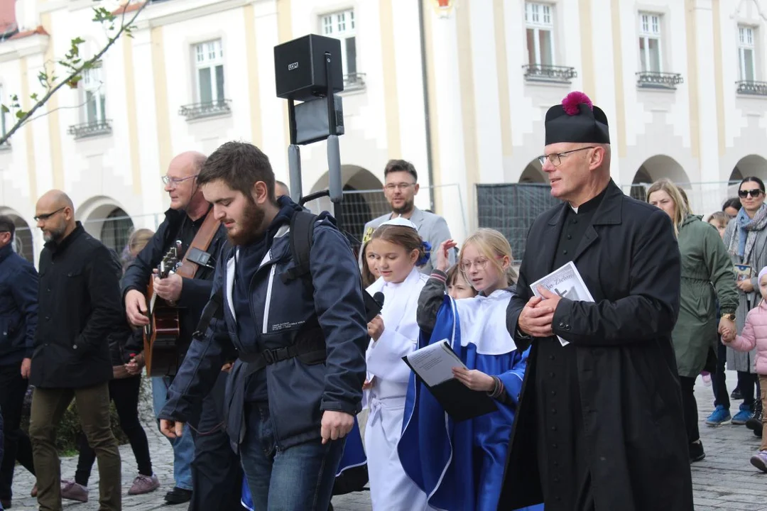 Marsz Wszystkich Świętych w parafii św. Marcina w Jarocinie