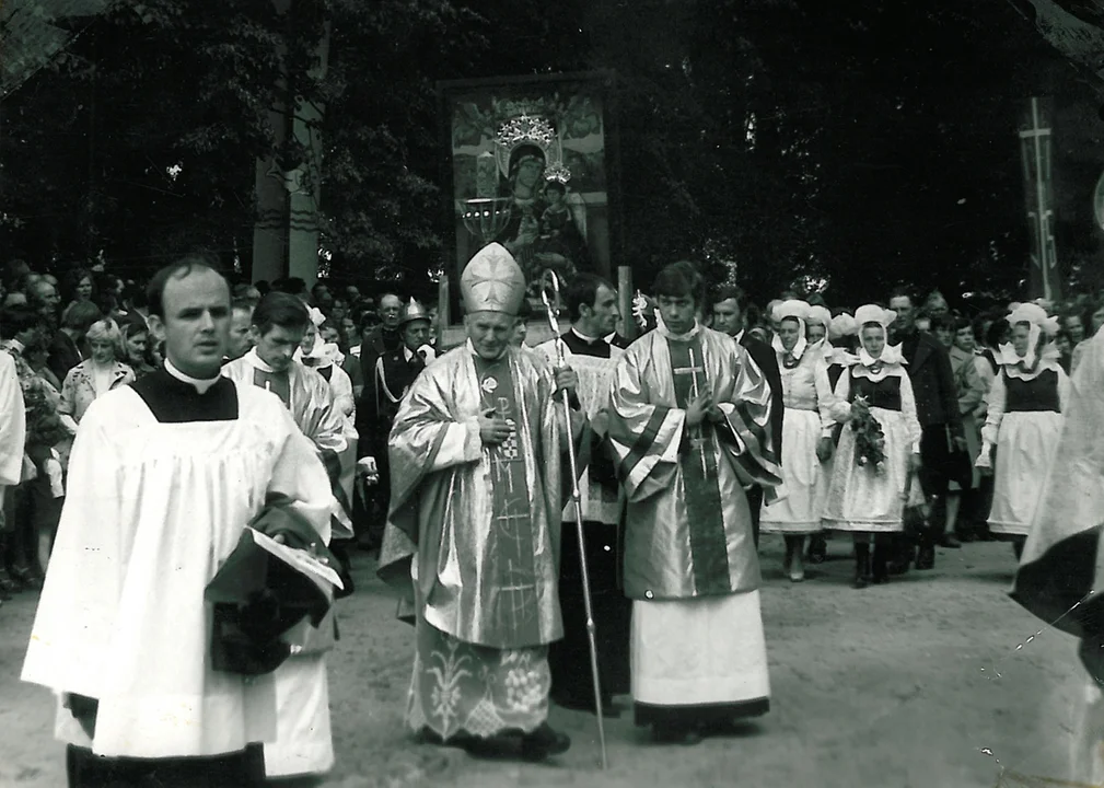 Wizyta  arcybiskupa krakowskiego, kardynała Karola Wojtyły w Gostyniu. 50-lecie koronacji Obrazu Matki Bożej Świętogórskiej - 1978 r.