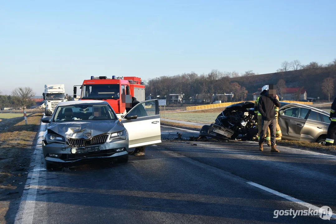 Wypadek na DW434 Gostyń - Poznań. Zderzyły się trzy samochody