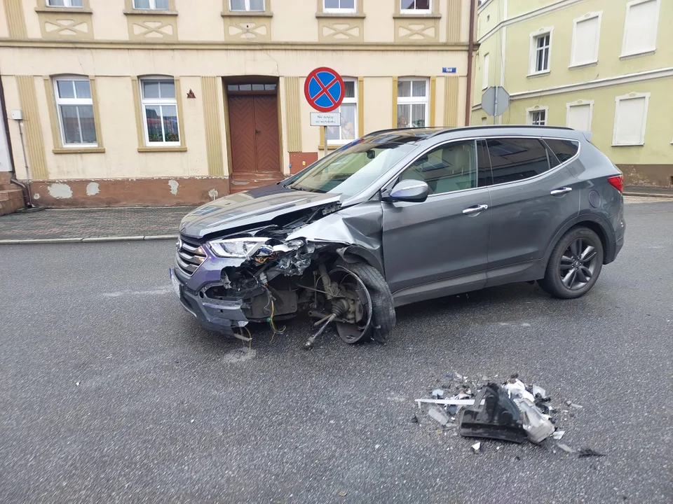 27-latek zasnął za kierownicą. Doprowadził do zderzenia [ZDJĘCIA] - Zdjęcie główne