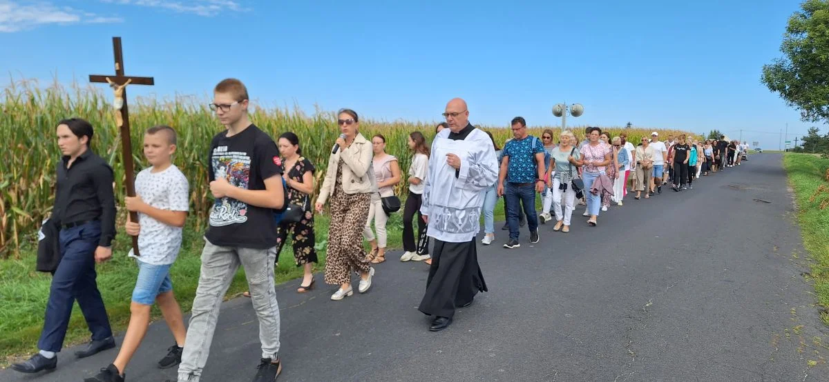 Jedną z grup pieszych, które przyszły na odpust do Goliny była ta z parafii w Siedleminie