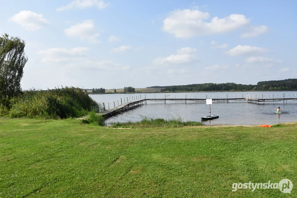 Gostyńska plaża nad jeziorem w Dolsku